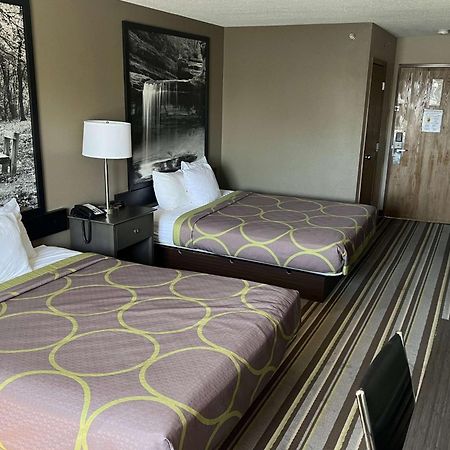 Super 8 By Wyndham Yorkville Ngoại thất bức ảnh