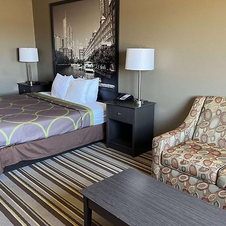 Super 8 By Wyndham Yorkville Ngoại thất bức ảnh