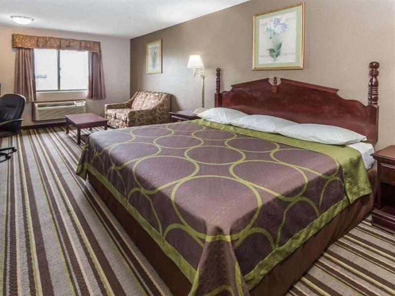 Super 8 By Wyndham Yorkville Ngoại thất bức ảnh