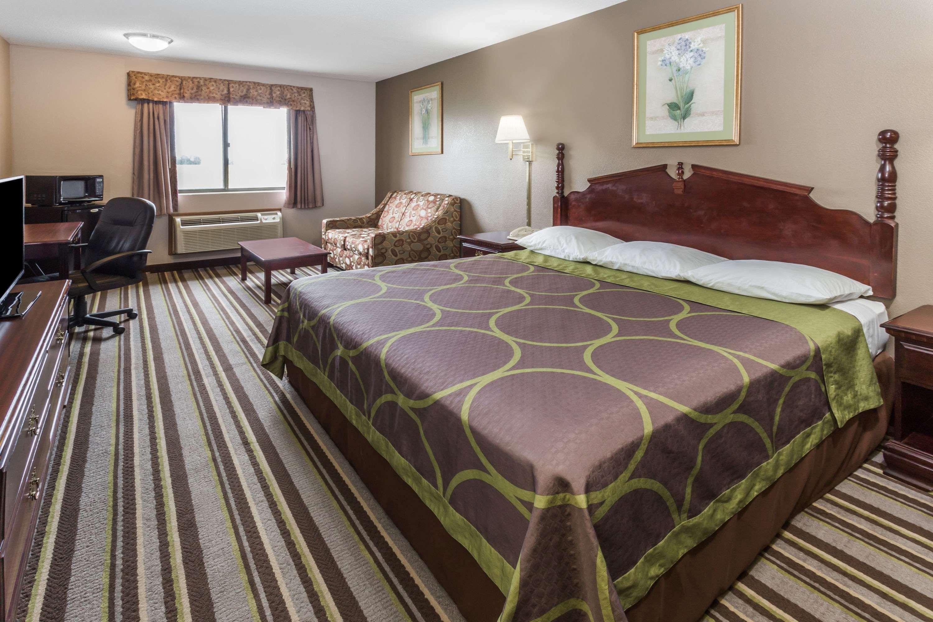 Super 8 By Wyndham Yorkville Ngoại thất bức ảnh