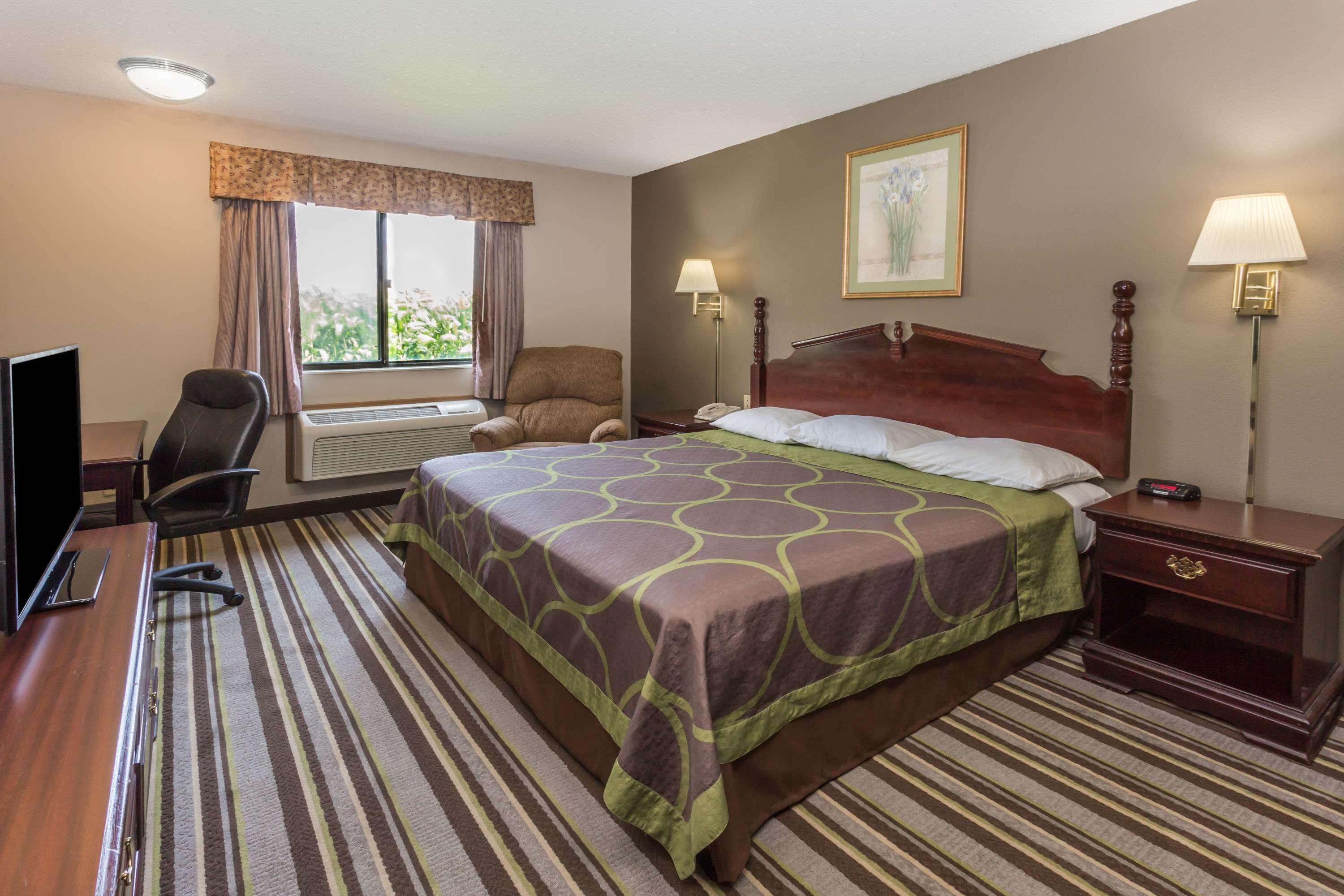 Super 8 By Wyndham Yorkville Ngoại thất bức ảnh