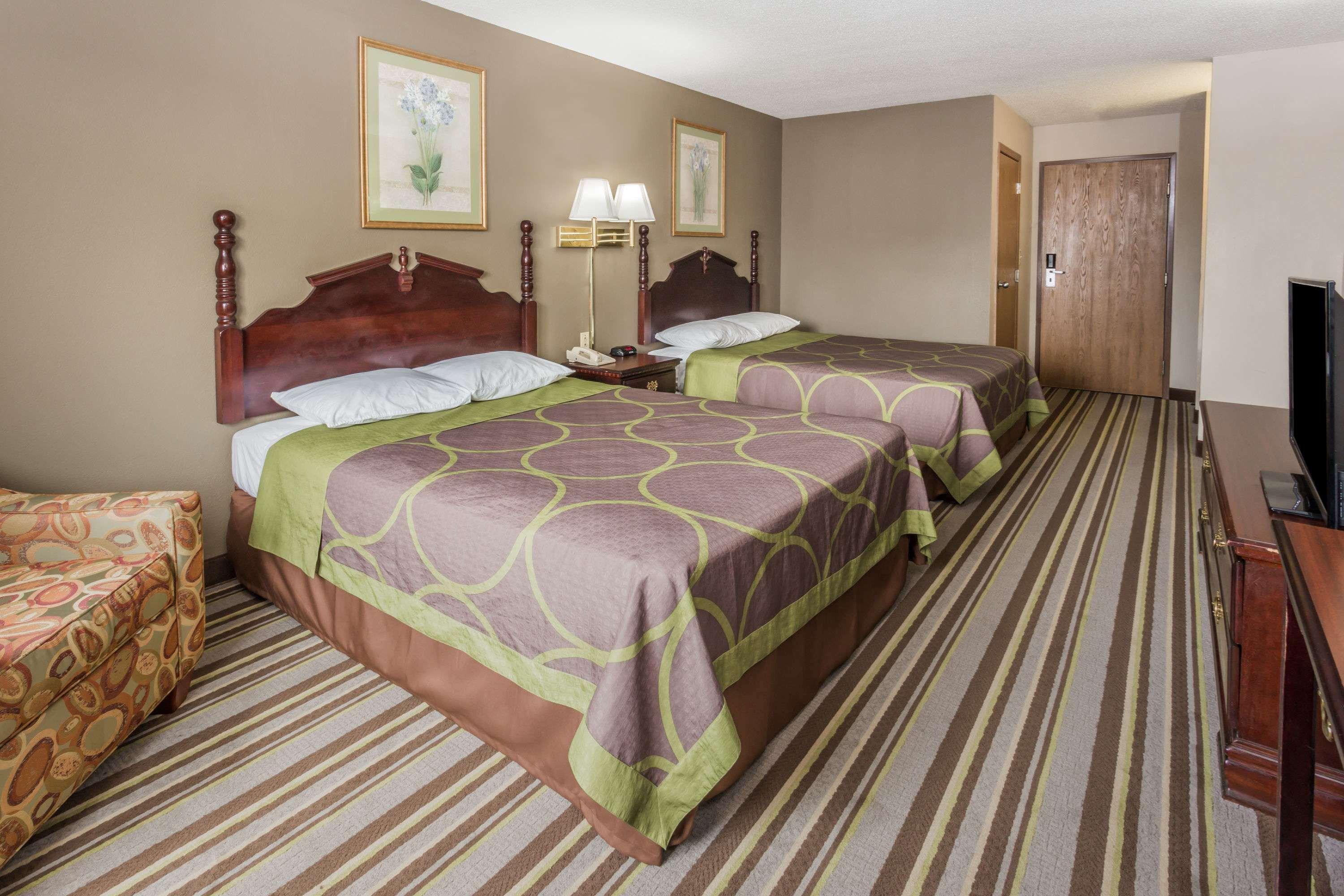Super 8 By Wyndham Yorkville Ngoại thất bức ảnh