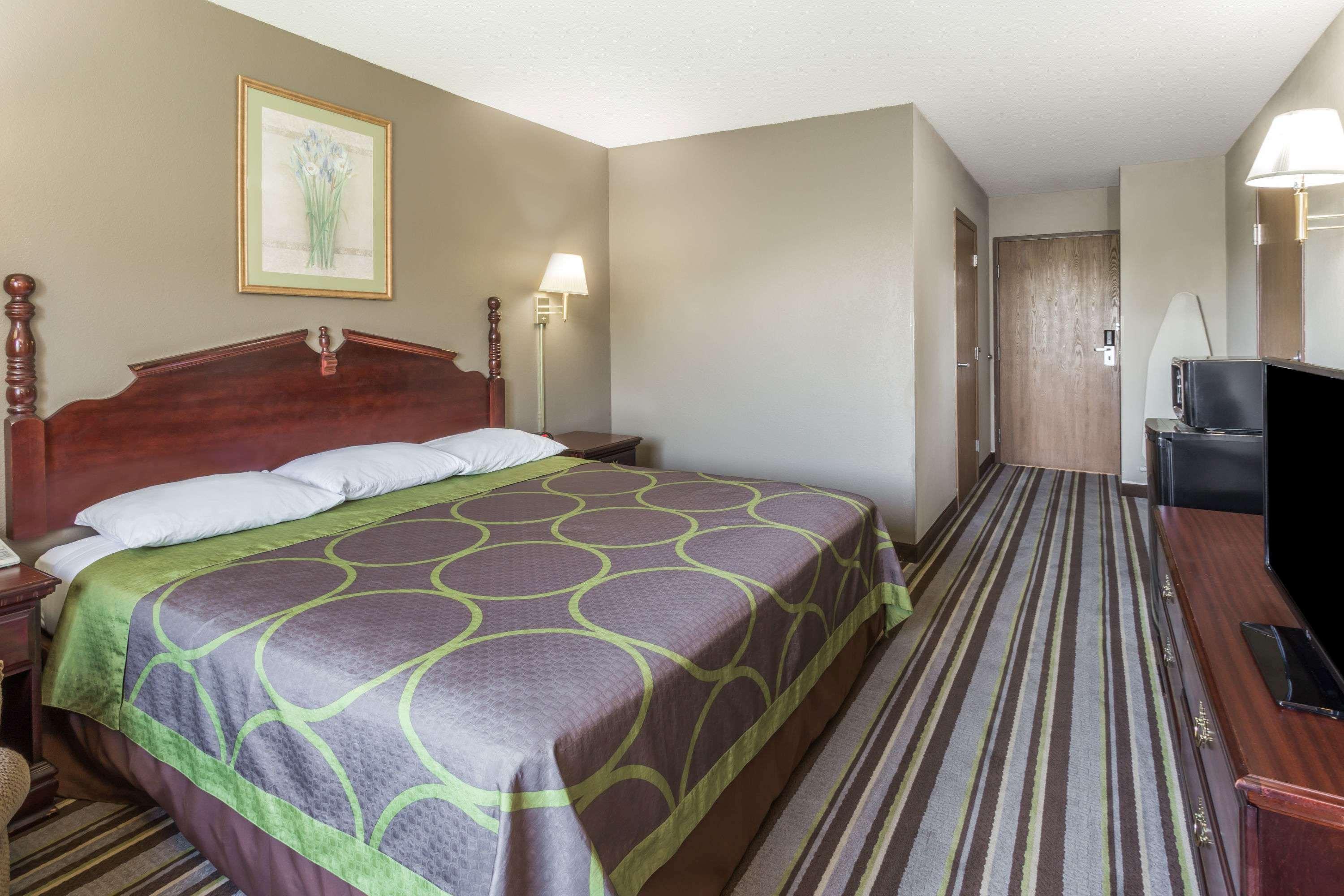 Super 8 By Wyndham Yorkville Ngoại thất bức ảnh