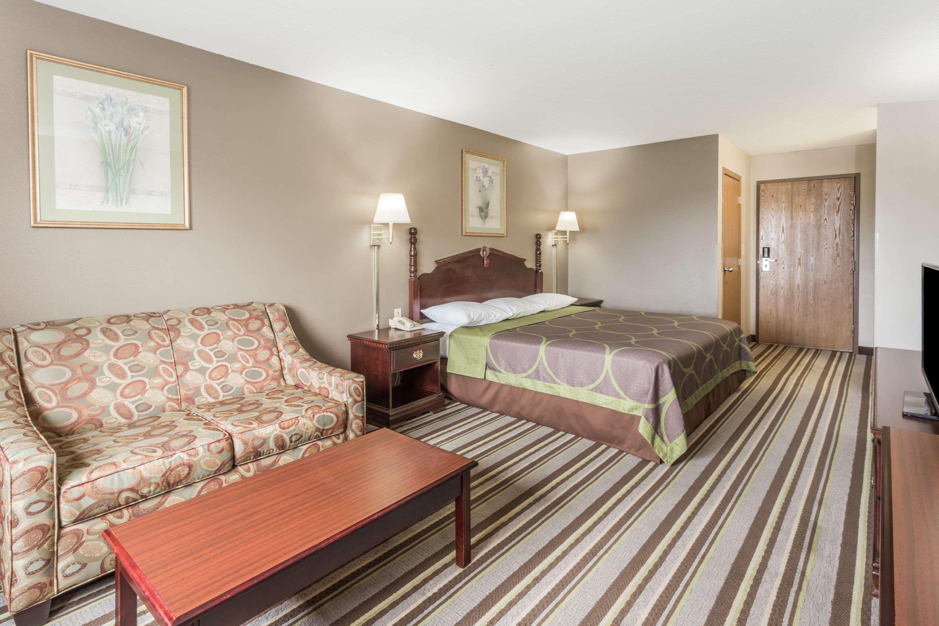 Super 8 By Wyndham Yorkville Ngoại thất bức ảnh