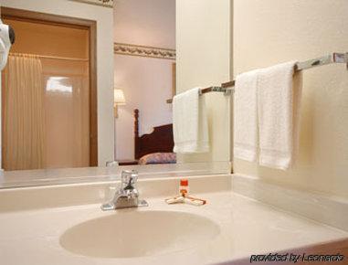 Super 8 By Wyndham Yorkville Phòng bức ảnh